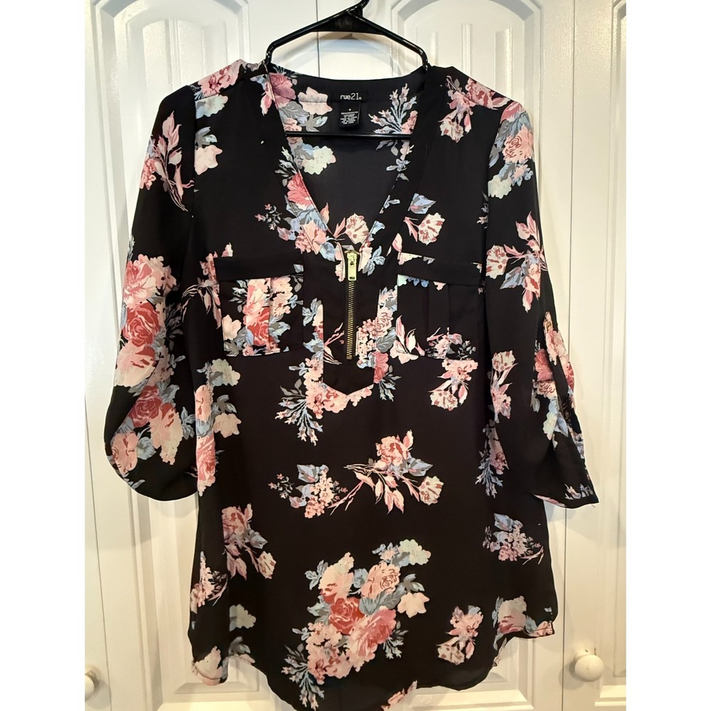 Rue21 Women's Small Black Floral Blouse Gold Zip V Neck 3/4 Sleeve Boho Top